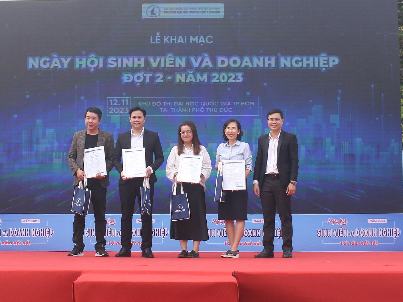 Ban giám khảo và diễn giả tại trường đại học Khoa Học Tự Nhiên